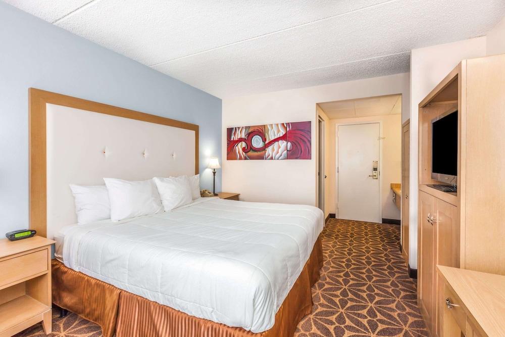 Days Inn by Wyndham Syracuse photo 6