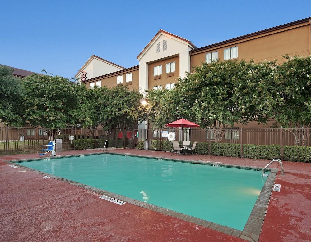 Red Roof Inn PLUS+ Austin South photo 24