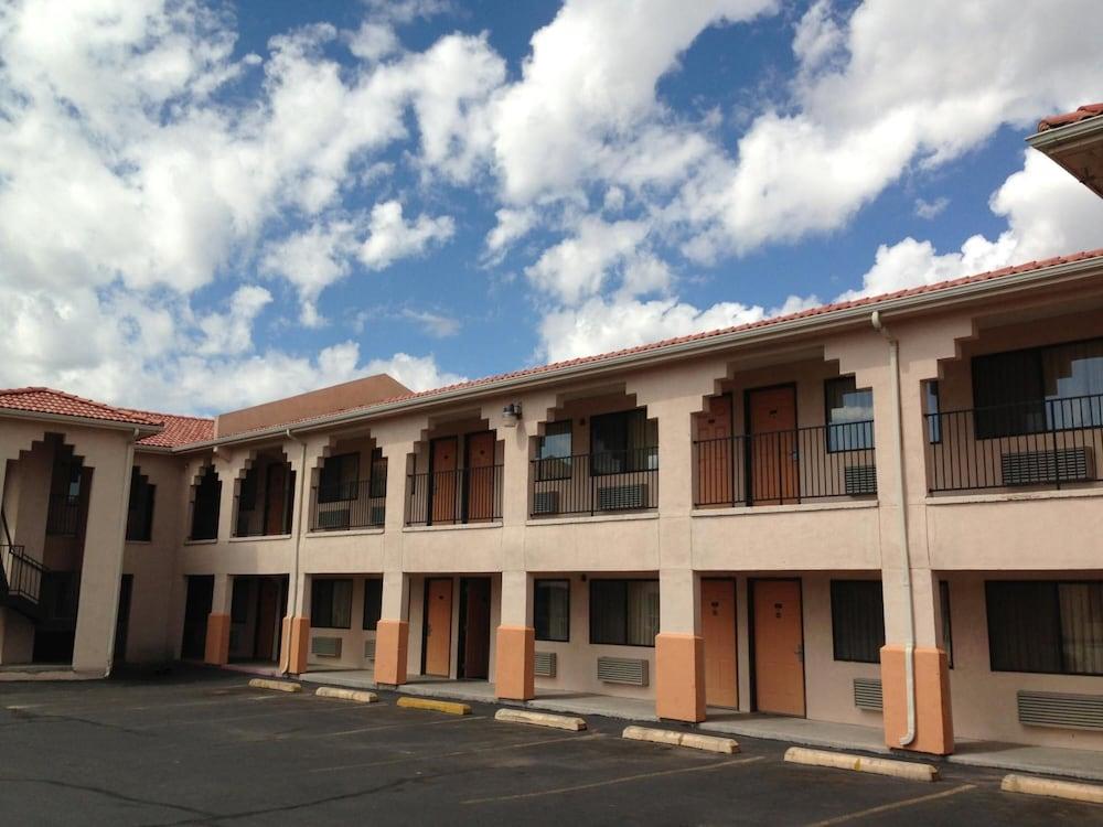 Luxury Inn photo 10