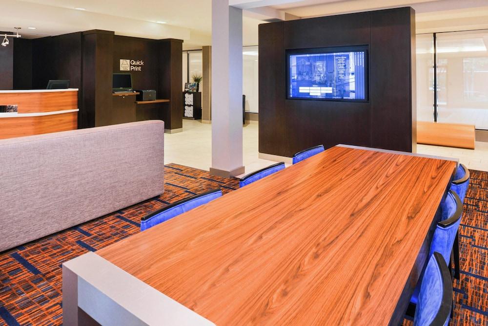Courtyard by Marriott Beaumont photo 2