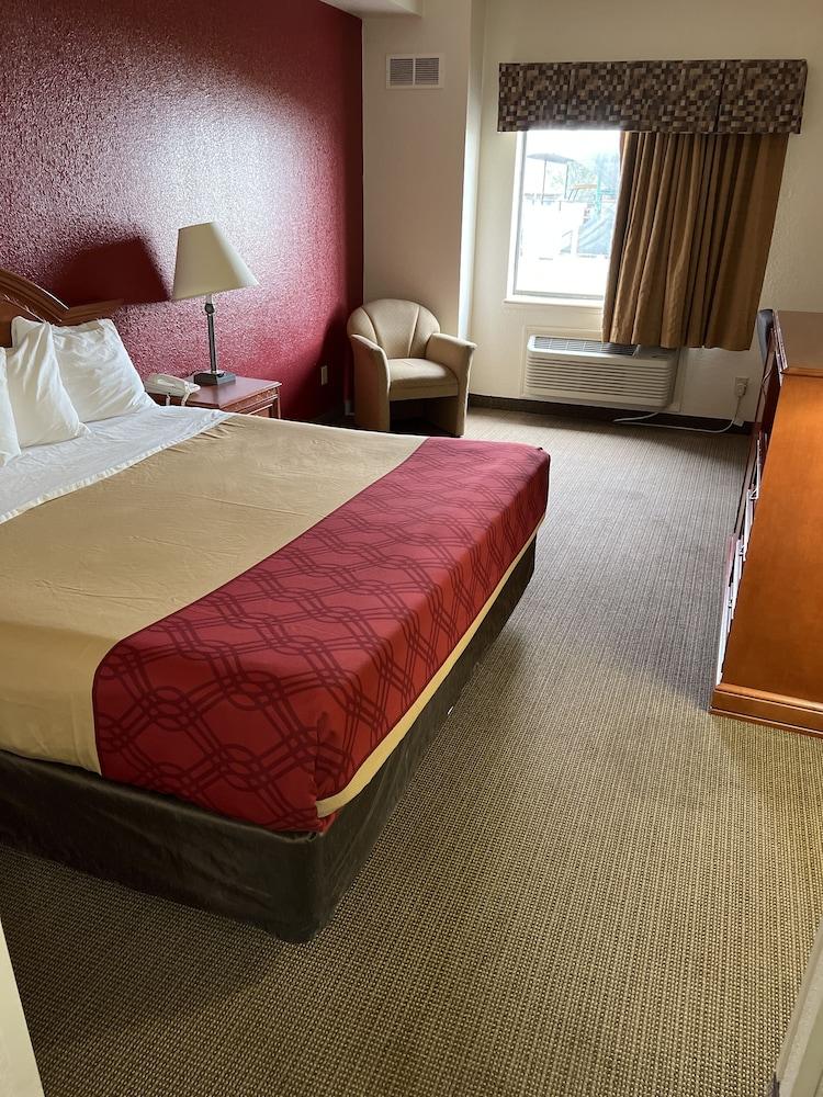 Express Inn & Suites photo 29