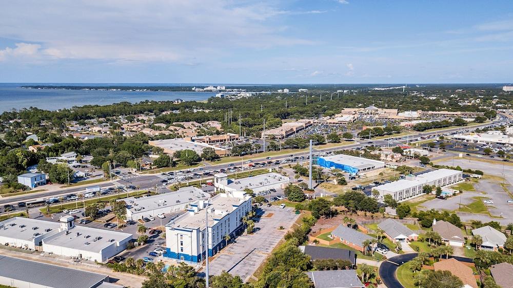 Holiday Inn Express and Suites Destin Miramar Beach by IHG photo 44