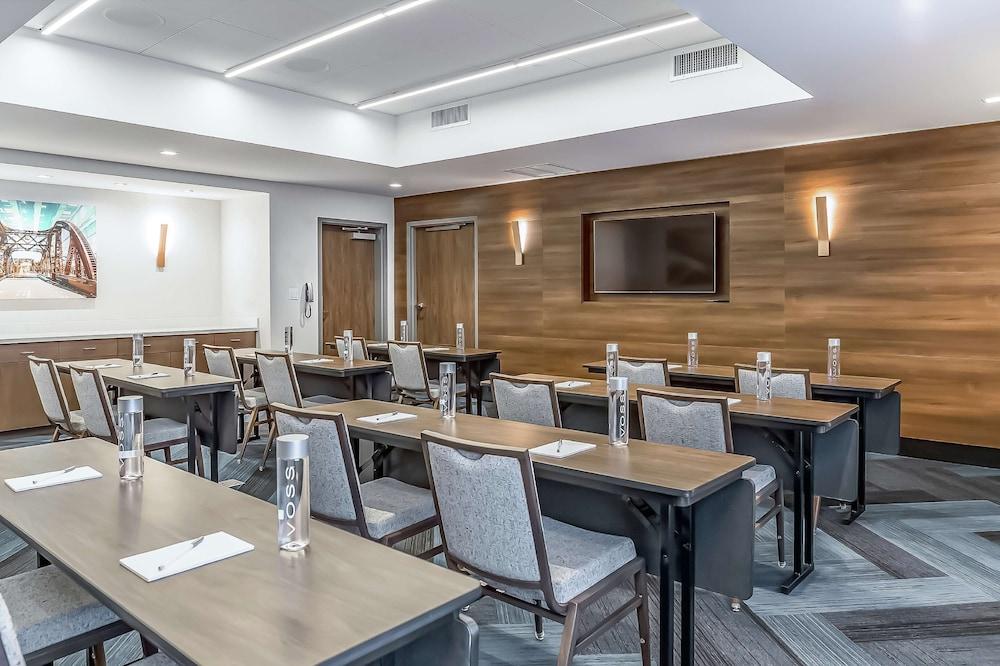 Hampton Inn & Suites Bridgeview Chicago photo 18