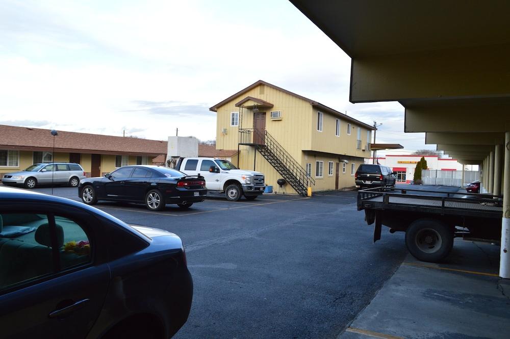 Economy Inn photo 14