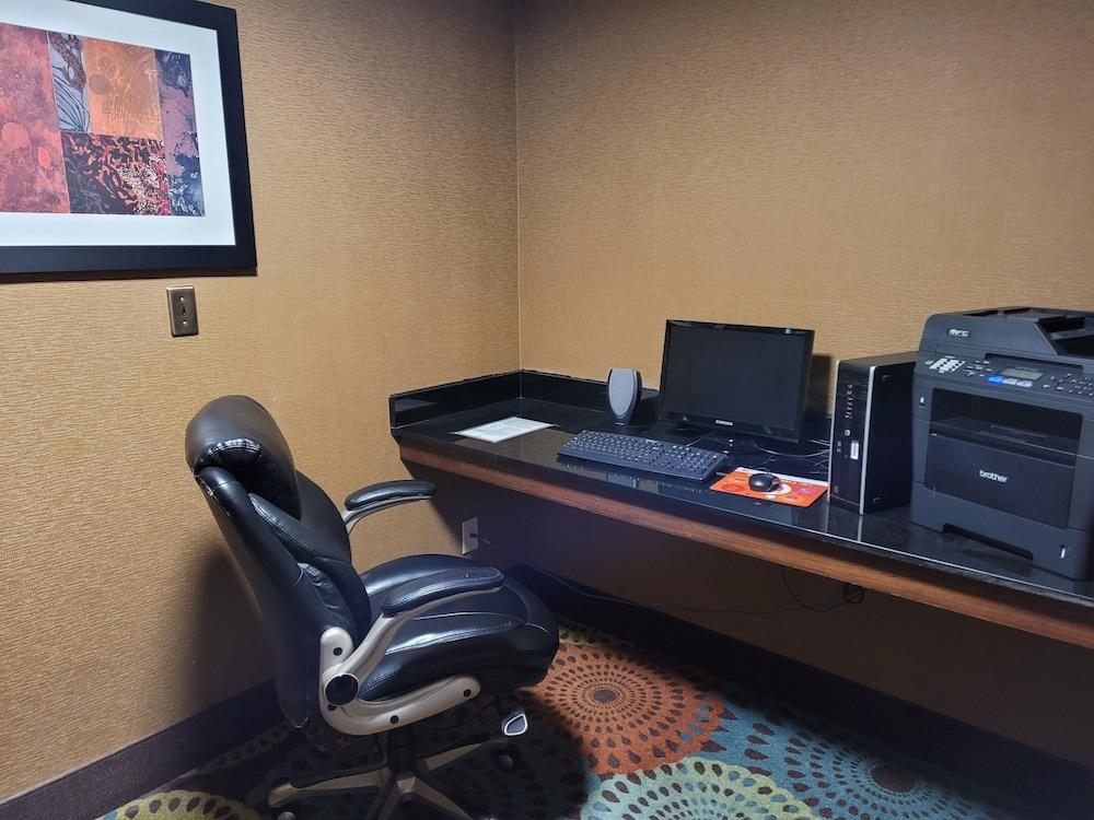 Holiday Inn Express Anderson by IHG photo 26