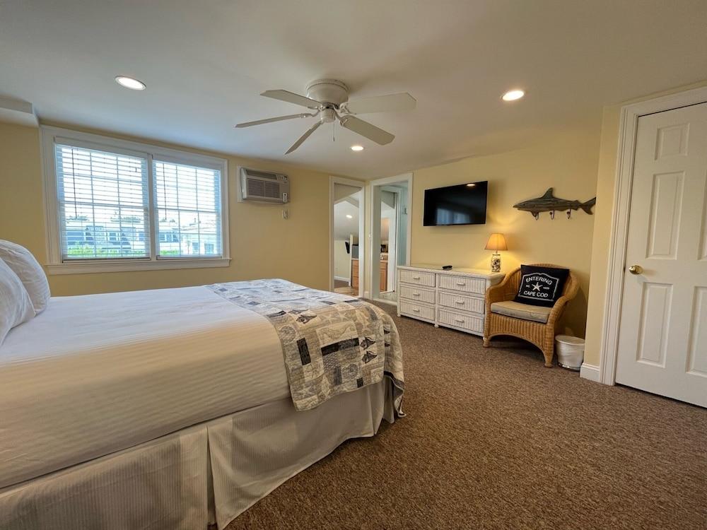 Beach Breeze Inn photo 84