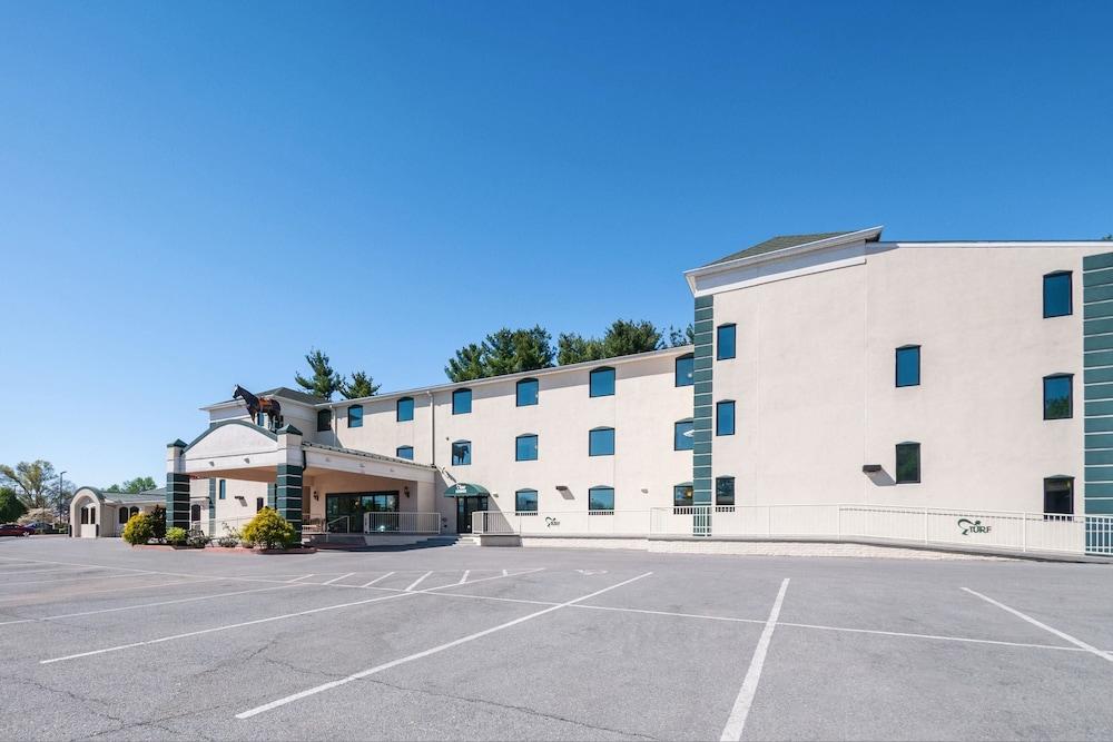 Rodeway Inn & Suites Charles Town photo 24