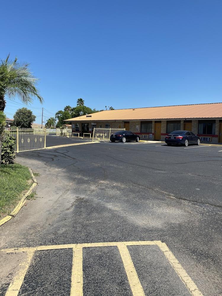 Executive Inn and Suites photo 5