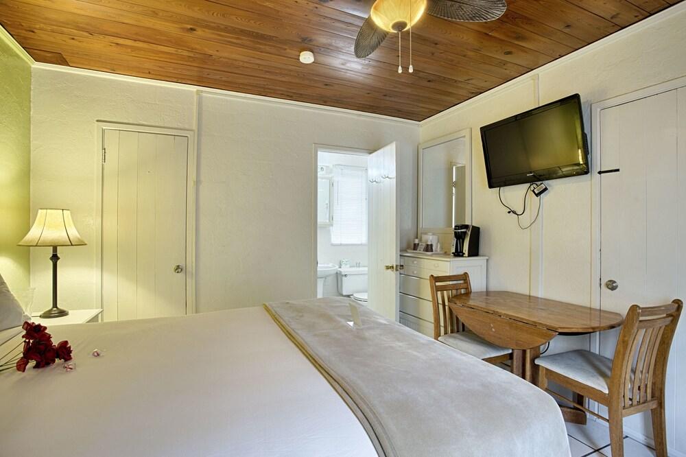 Island Breeze Inn photo 17