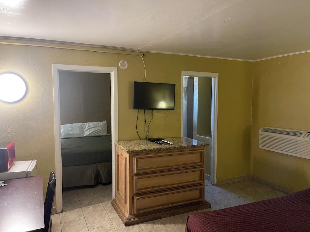 Black Horse Motel photo 10
