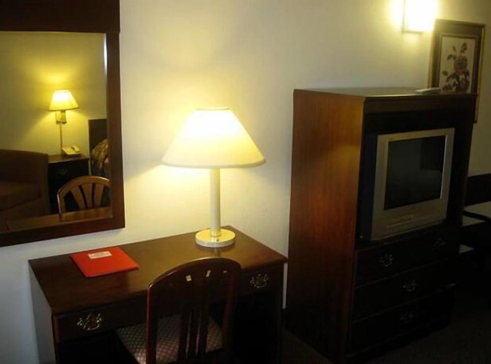 Red Carpet Inn Chambersburg photo 8