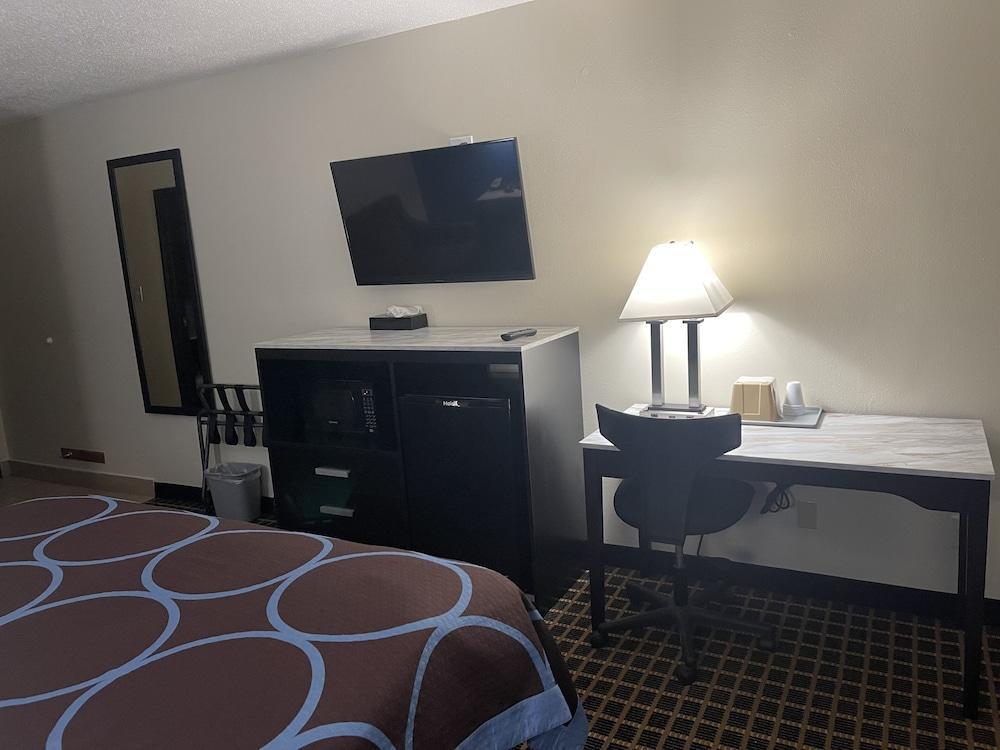 Quality Inn Elkhart photo 8