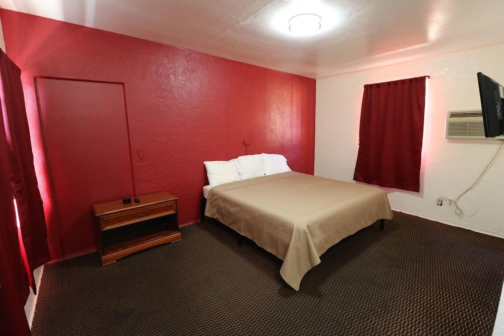 Sandman Inn Motel photo 15