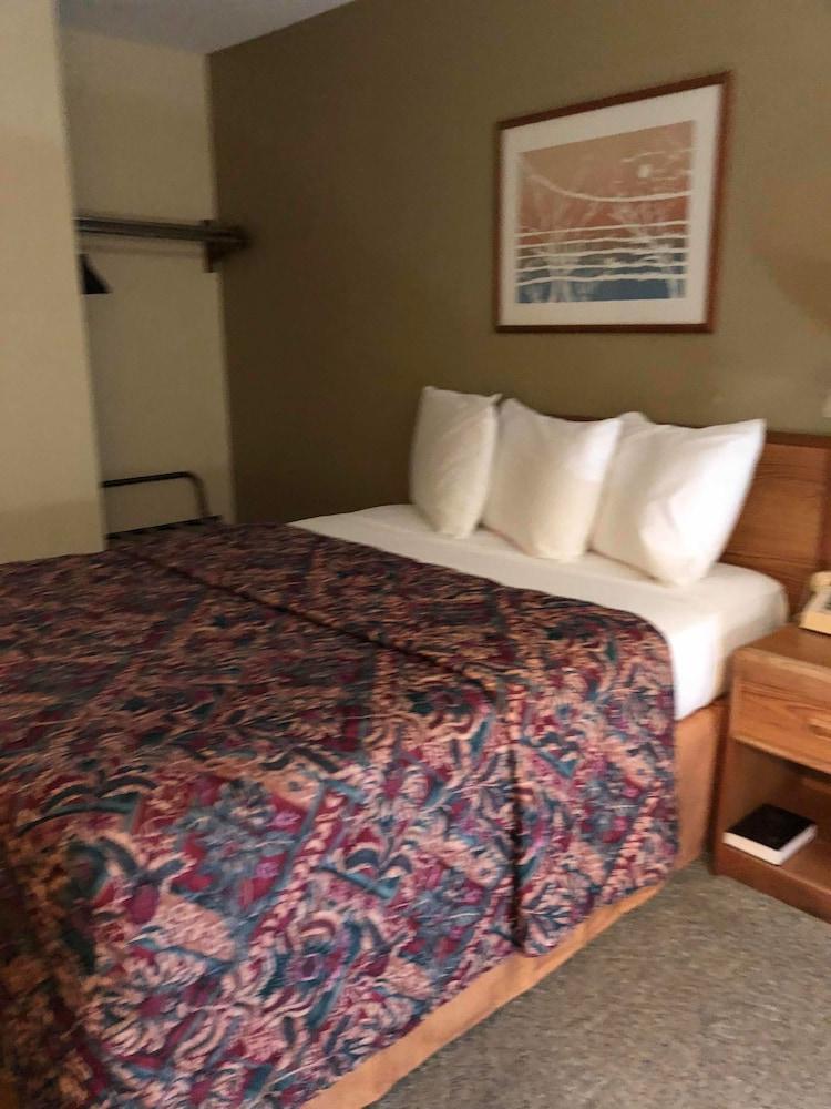 Value Host Motor Inn photo 29