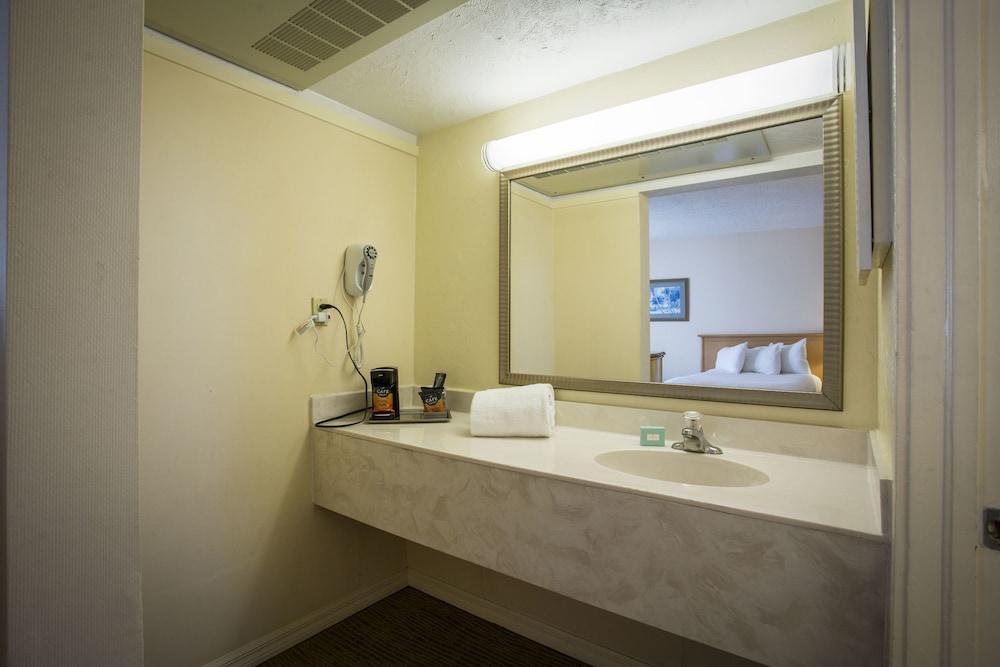 Sandcastle Resort at Lido Beach photo 23