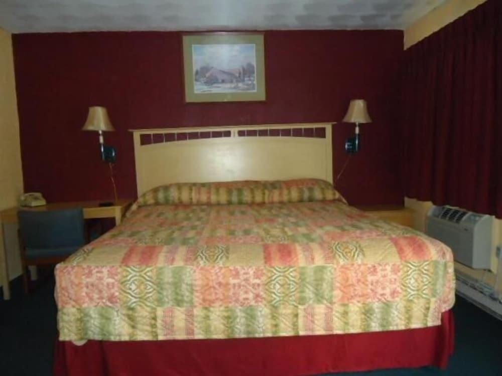 Relax Inn Elmira photo 14