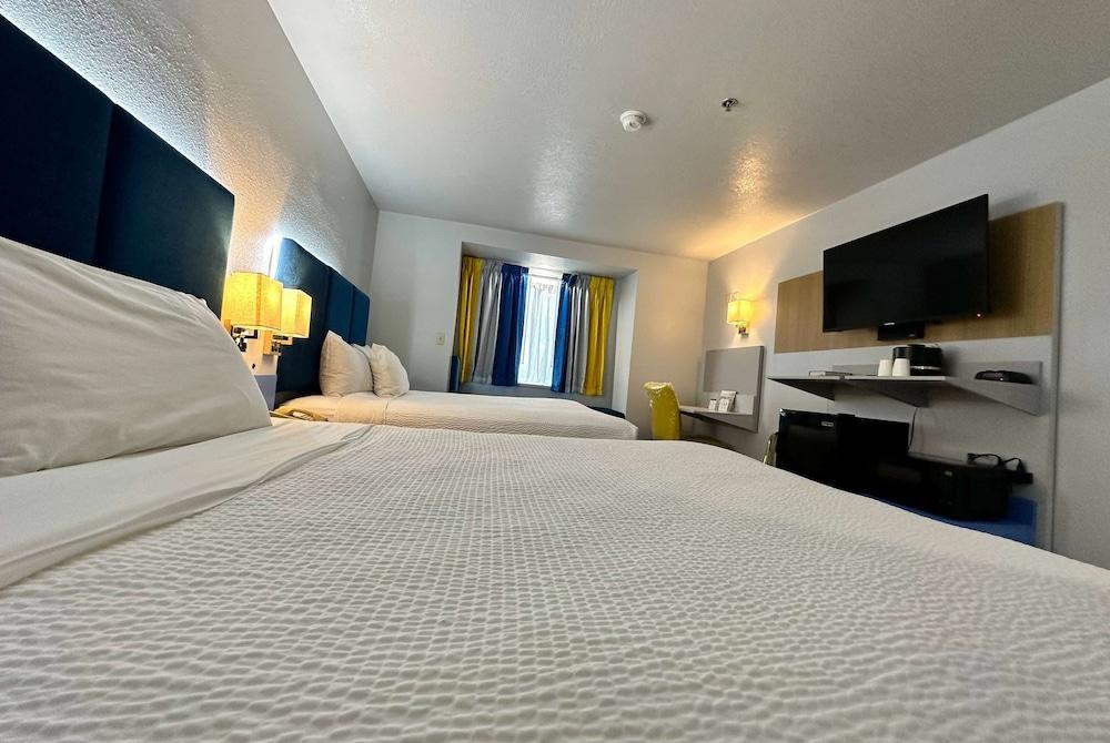 Microtel Inn by Wyndham Gallup photo 13
