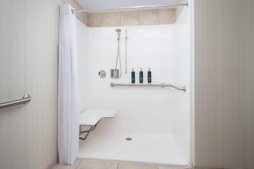 DoubleTree by Hilton Greensboro photo 7