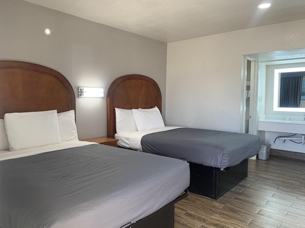Days Inn by Wyndham Sulphur Springs photo 12