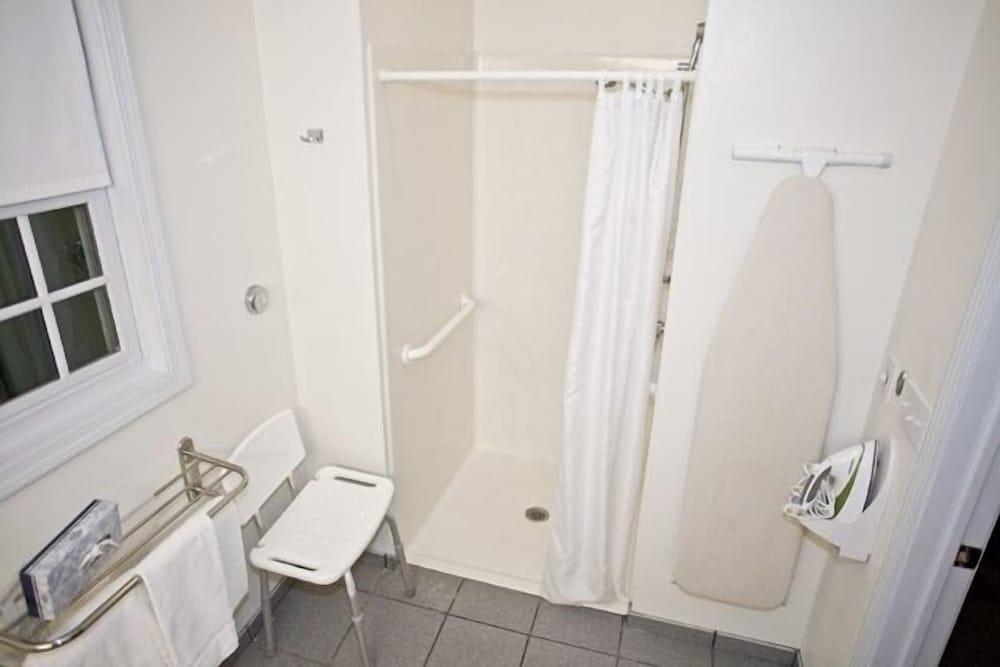Chalet Motel Mequon photo 16