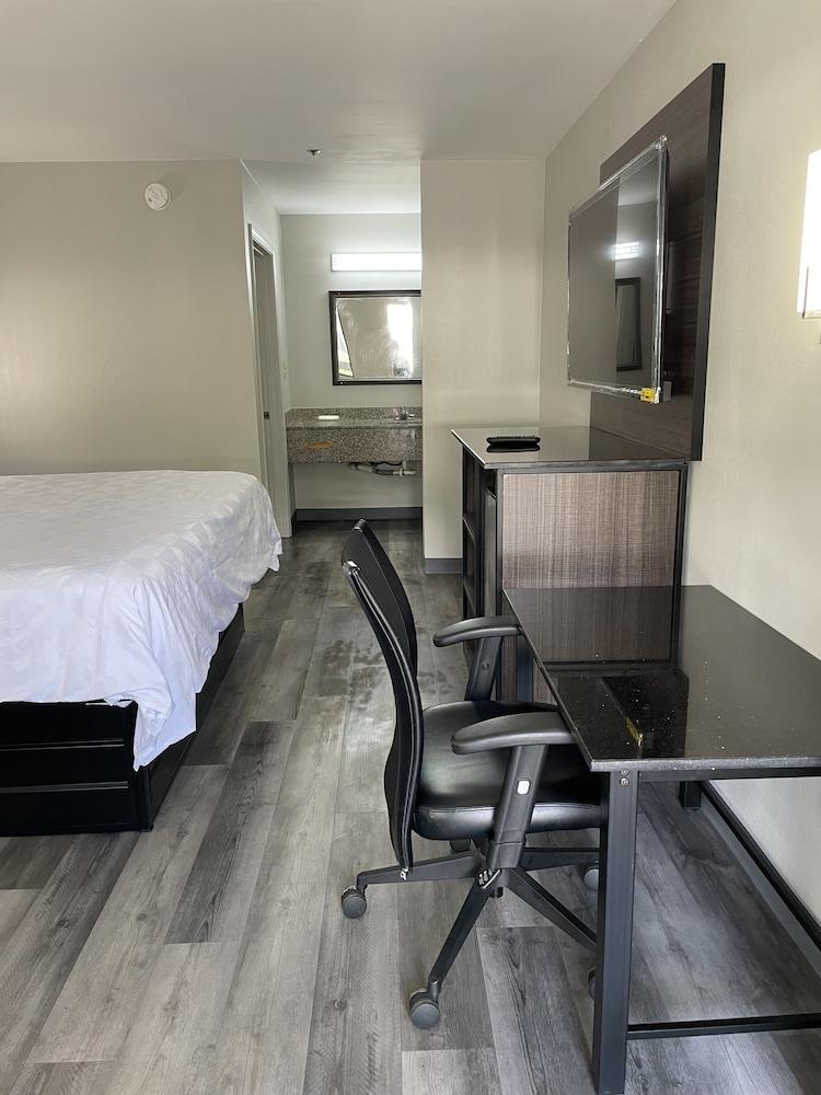Griffin Inn and Suites photo 8