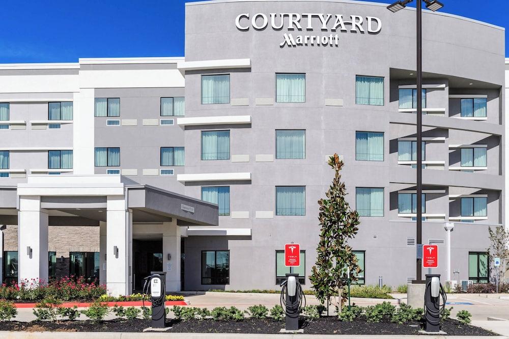 Courtyard by Marriott Lake Jackson photo 31