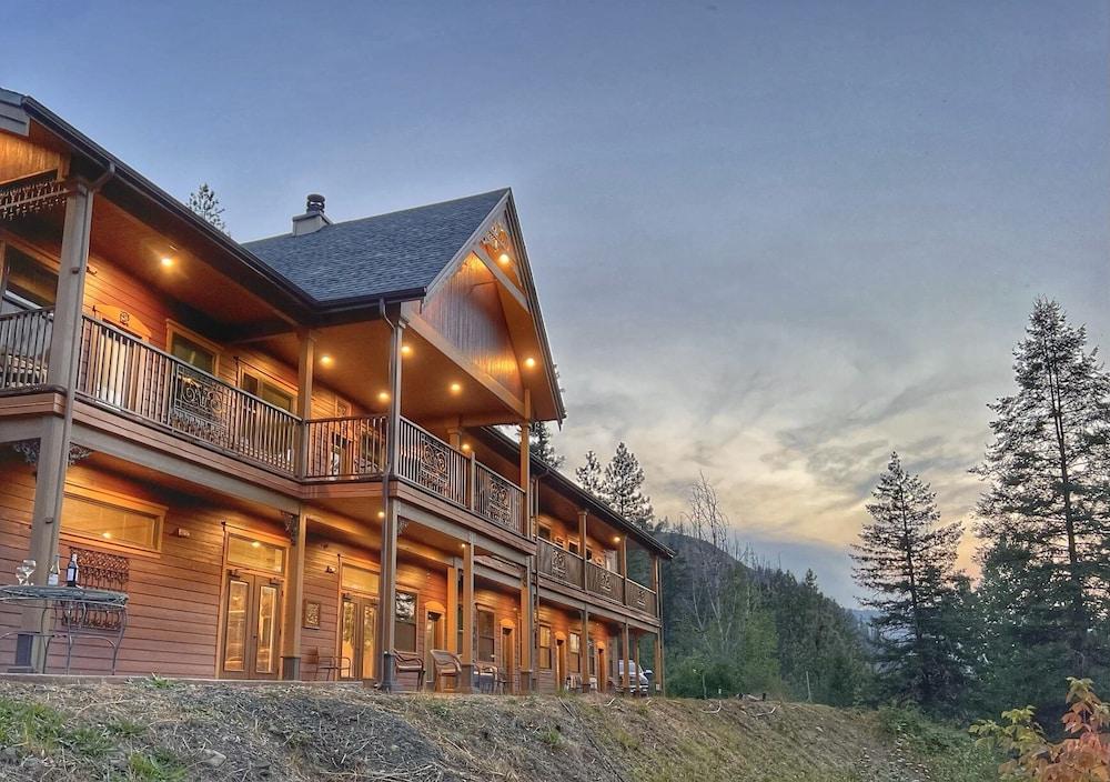 Hearthstone Elegant Lodge by the River photo 1