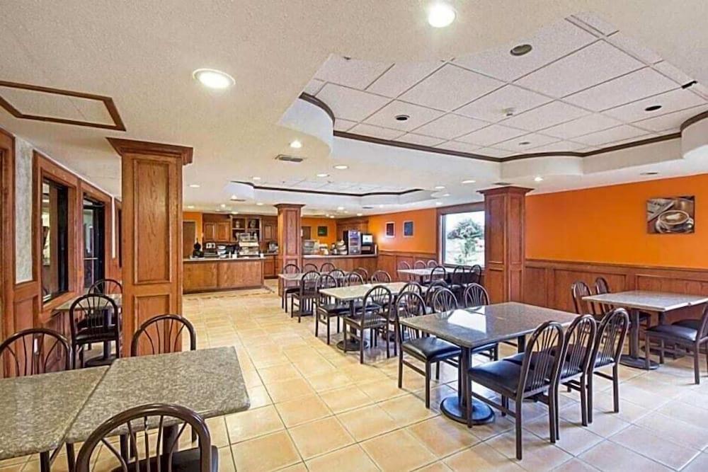 Shary Inn and Suites photo 23