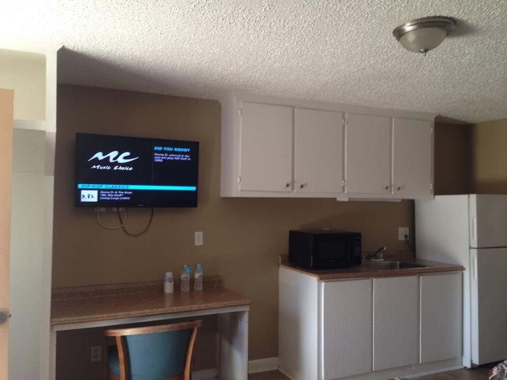 Oasis Motel photo 11