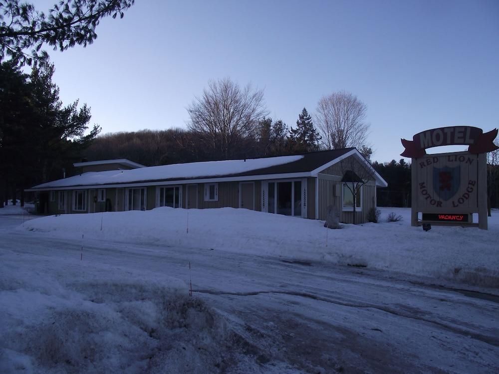 M22 Inn Suttons Bay photo 4