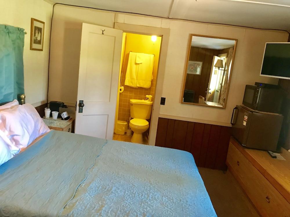 Chamber Lane Motel photo 32