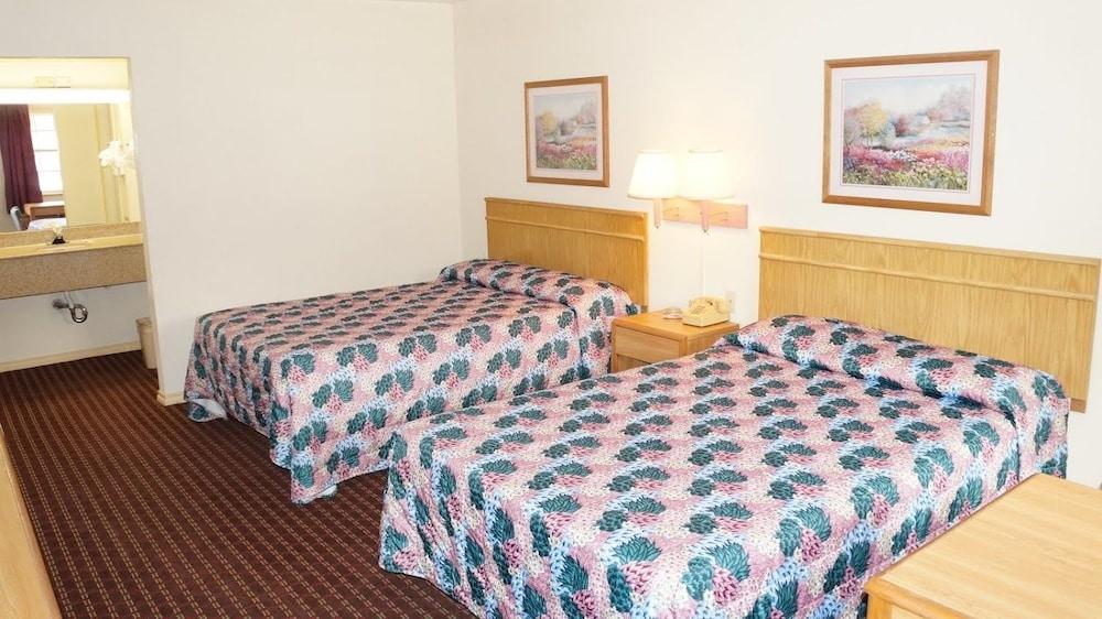Travelers Inn photo 29