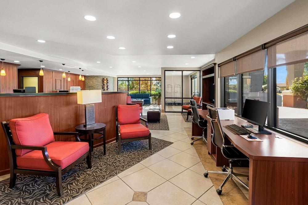 Comfort Suites Vacaville-Napa Valley Area photo 30