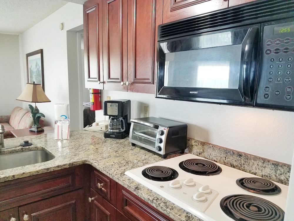 Parc Corniche Condominium Suite Hotel photo 11