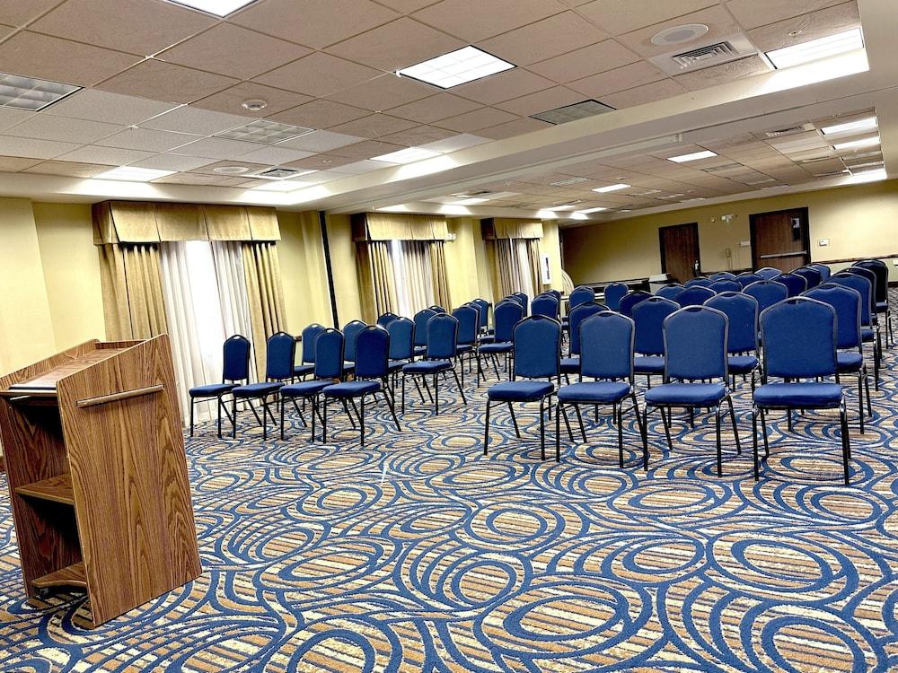 Holiday Inn Express Hotel & Suites Barstow-Outlet Center by IHG photo 41