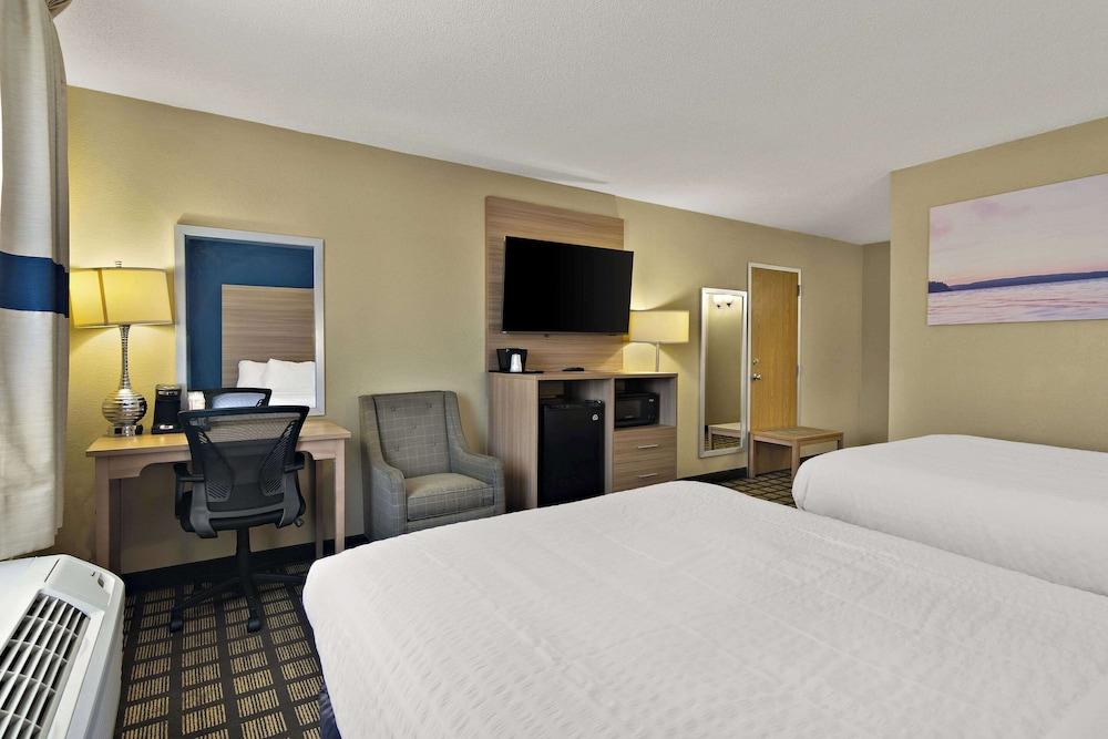 Clarion Pointe Bloomington – Normal near I-55 and University photo 8