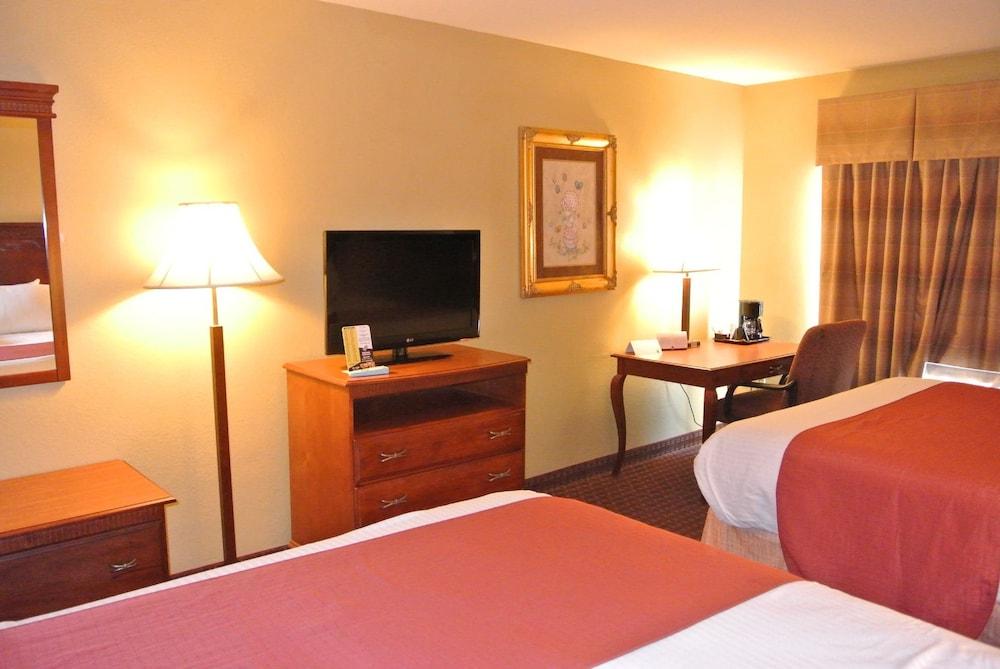 Quality Inn & Suites Carthage near Precious Moments Chapel photo 14