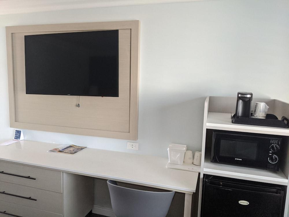 Ramada Limited Redondo Beach photo 23