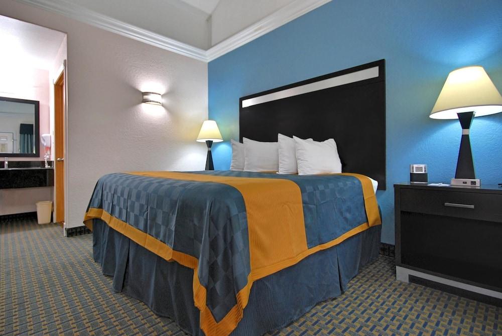 Americas Best Value Inn Sinton photo 4