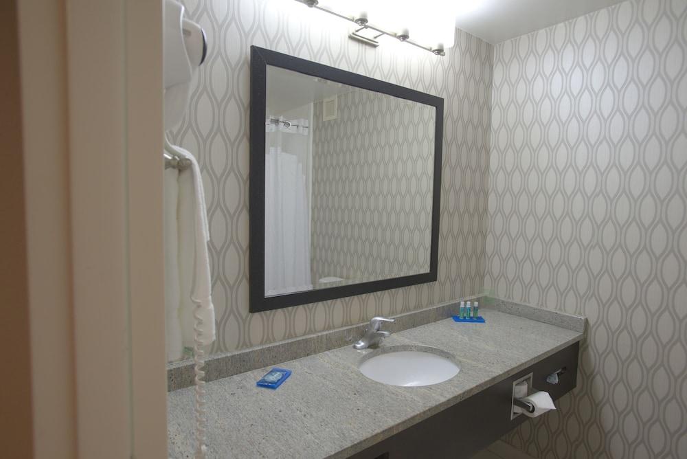 Holiday Inn Express Anderson by IHG photo 23
