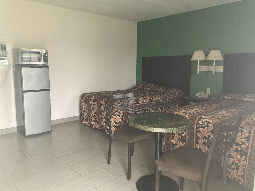 Capri motel photo 13