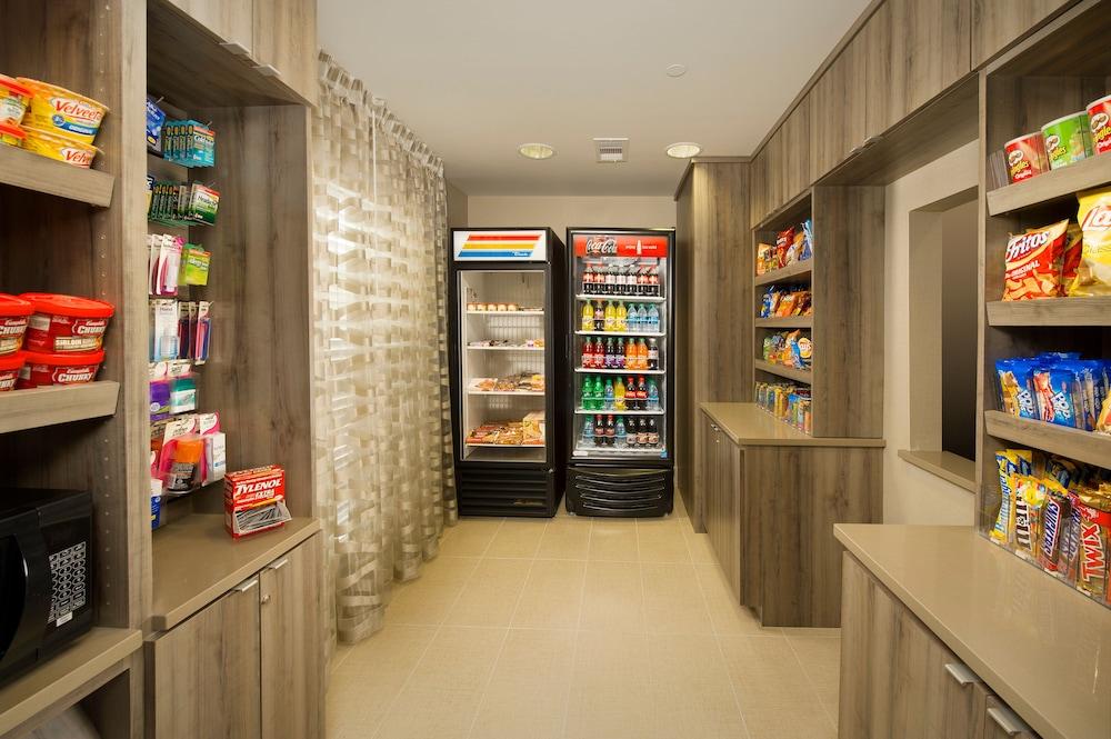 Holiday Inn Express & Suites DFW - Grapevine by IHG photo 8