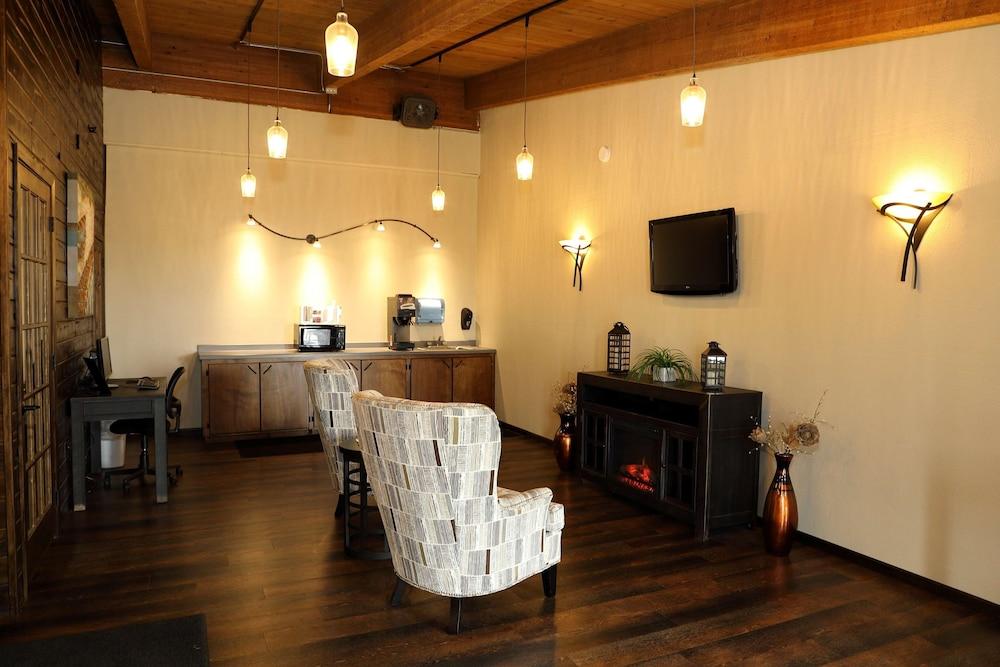 Northern Lights Inn Rugby photo 2