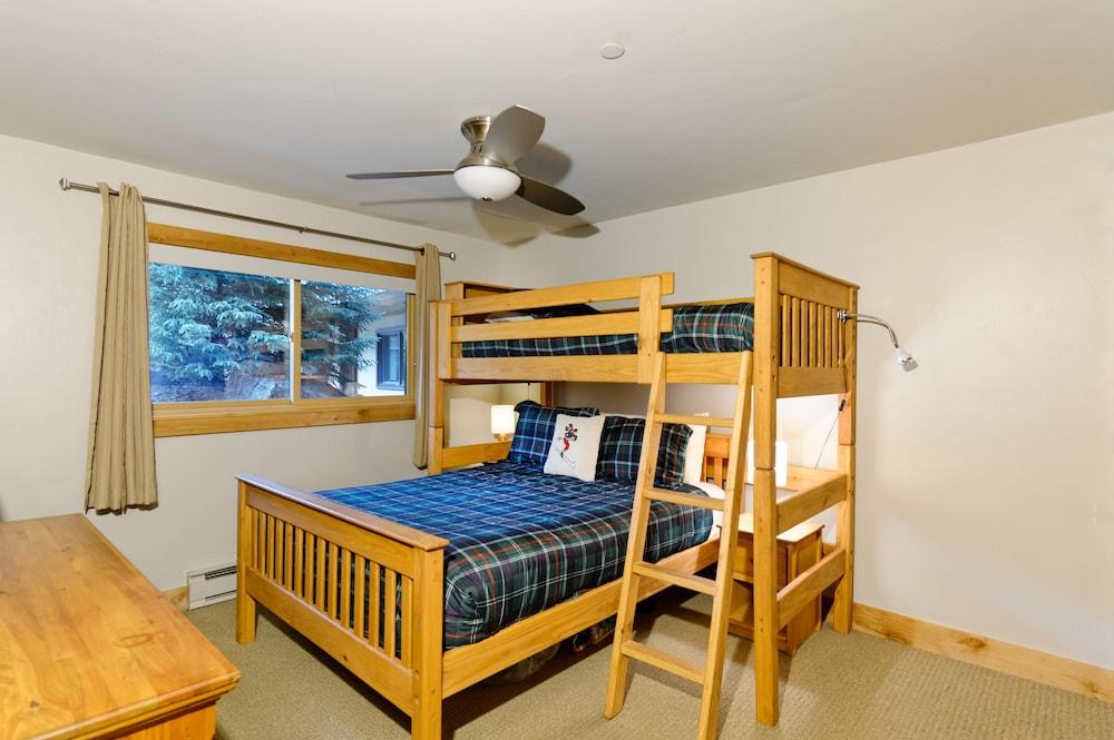 The Crestwood Condominiums photo 6