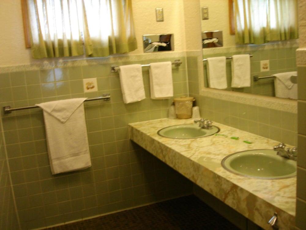 Nevada Inn photo 20