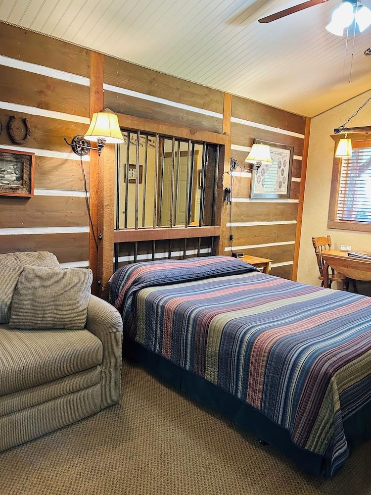 Moore's Old Pine Inn photo 21