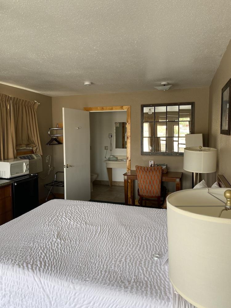 Whispering Sands Motel photo 2