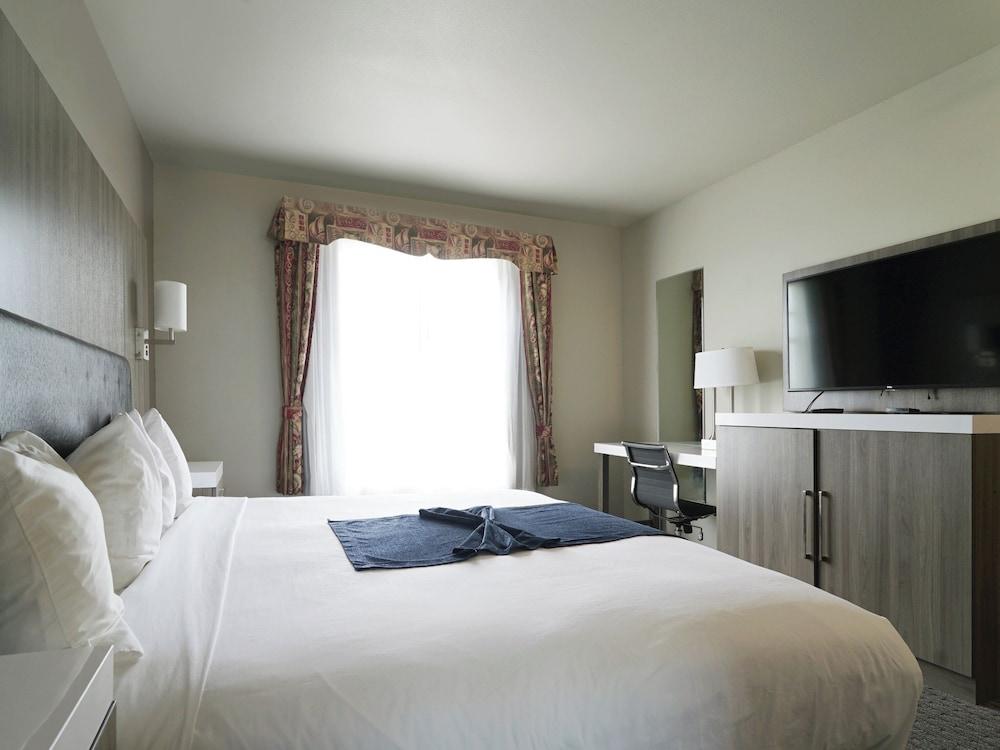 BayVue Hotel, Resort and Suites photo 85