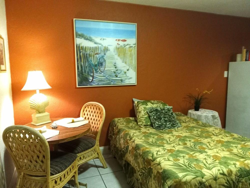 Swashbuckler Motel photo 12