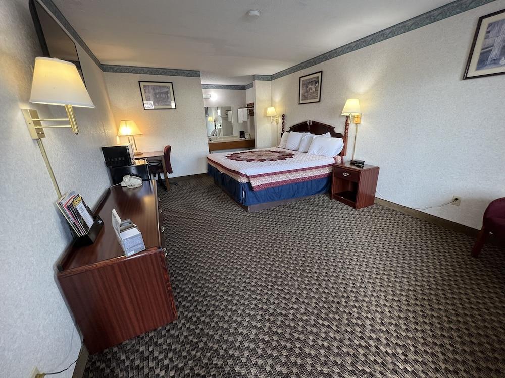 Americas Inn photo 51